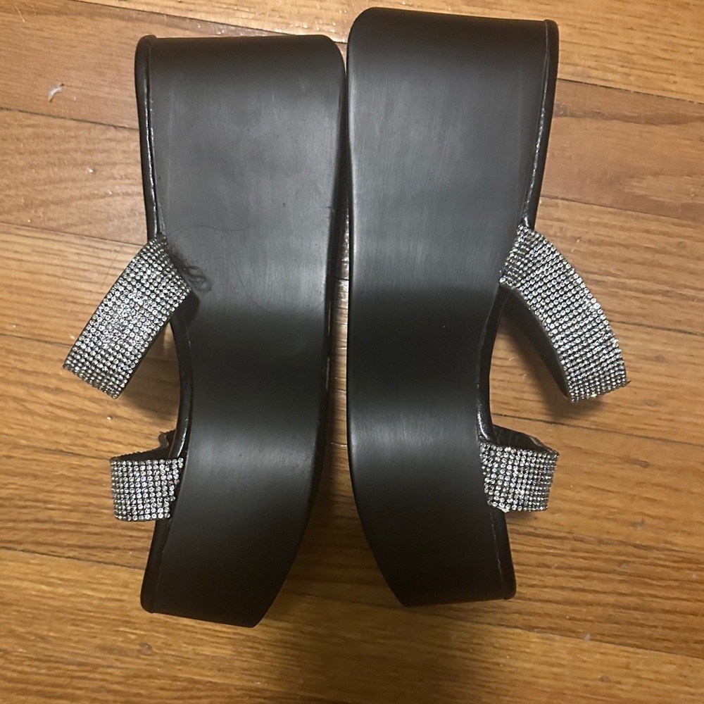 New Rouge Helium Black Sandals with Silver Straps